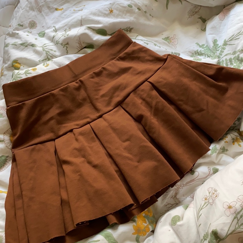 pleated brown mini skirt
